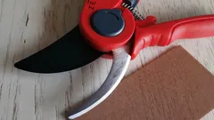 De snoeischaar zal vlijmscherp zijn: een snelle manier om te slijpen zonder speciaal gereedschap